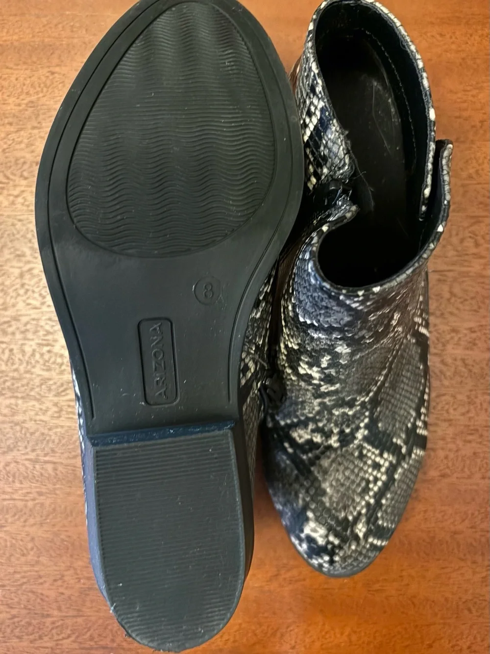 Arizona Jean Company Black & Gray Snake-Print Ankle Booties Size 8